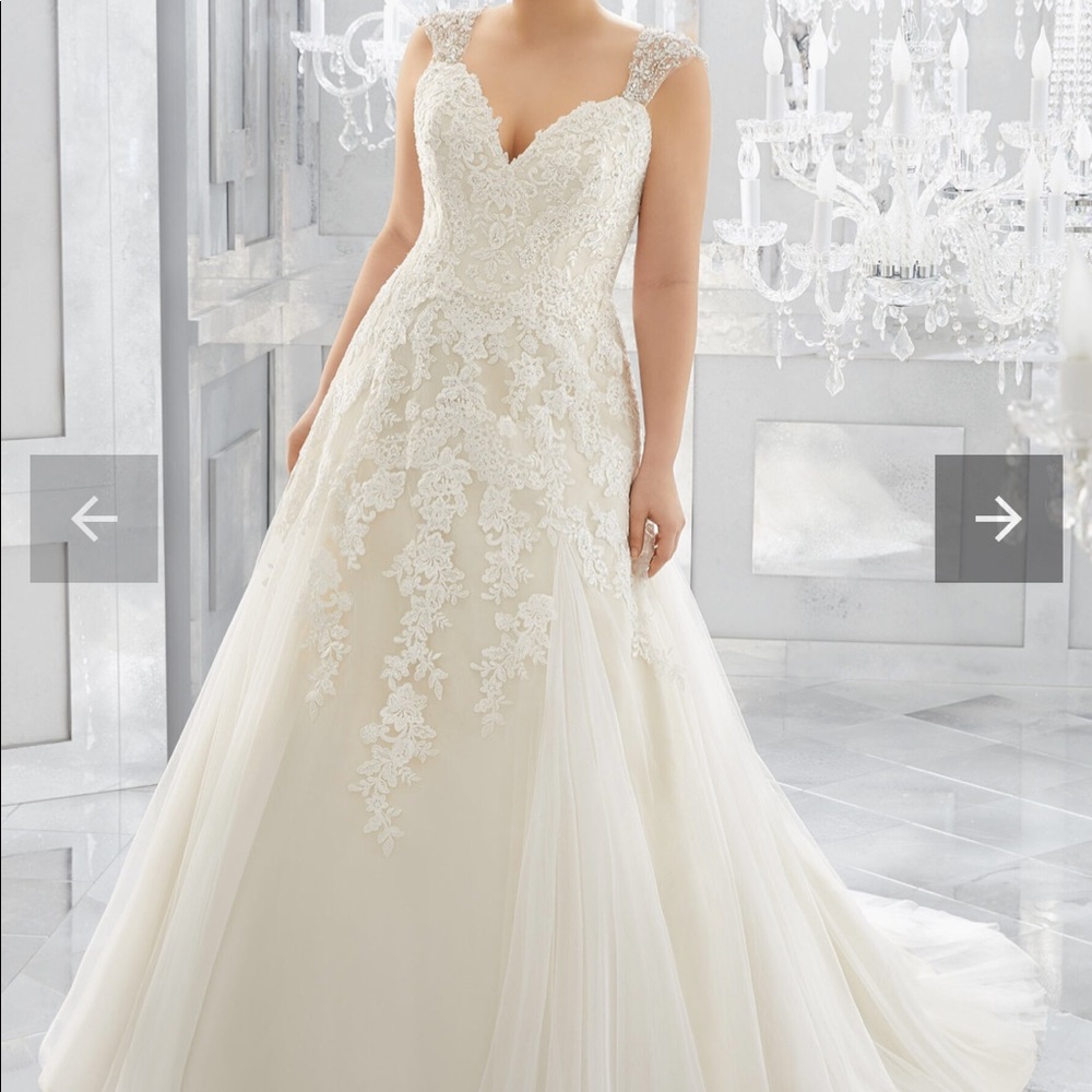 Mori Lee - Merah Plus Size Wedding Dress